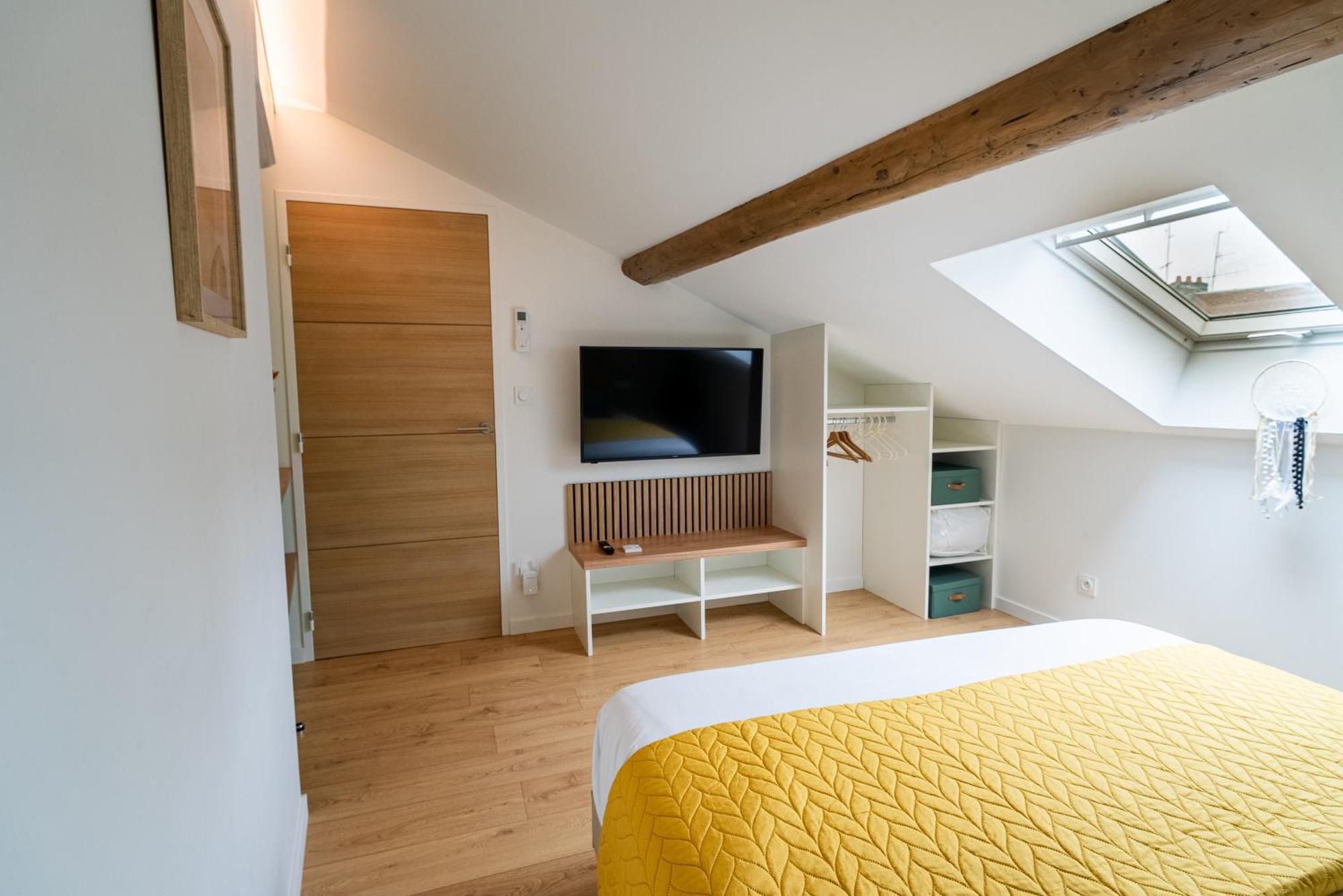 Au Duplex D'Or Centre Historique Daire Besançon Dış mekan fotoğraf